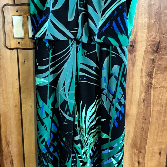 London Times Green Halter Jumpsuit with Tie Detail.  Like New - Picture 4 of 8